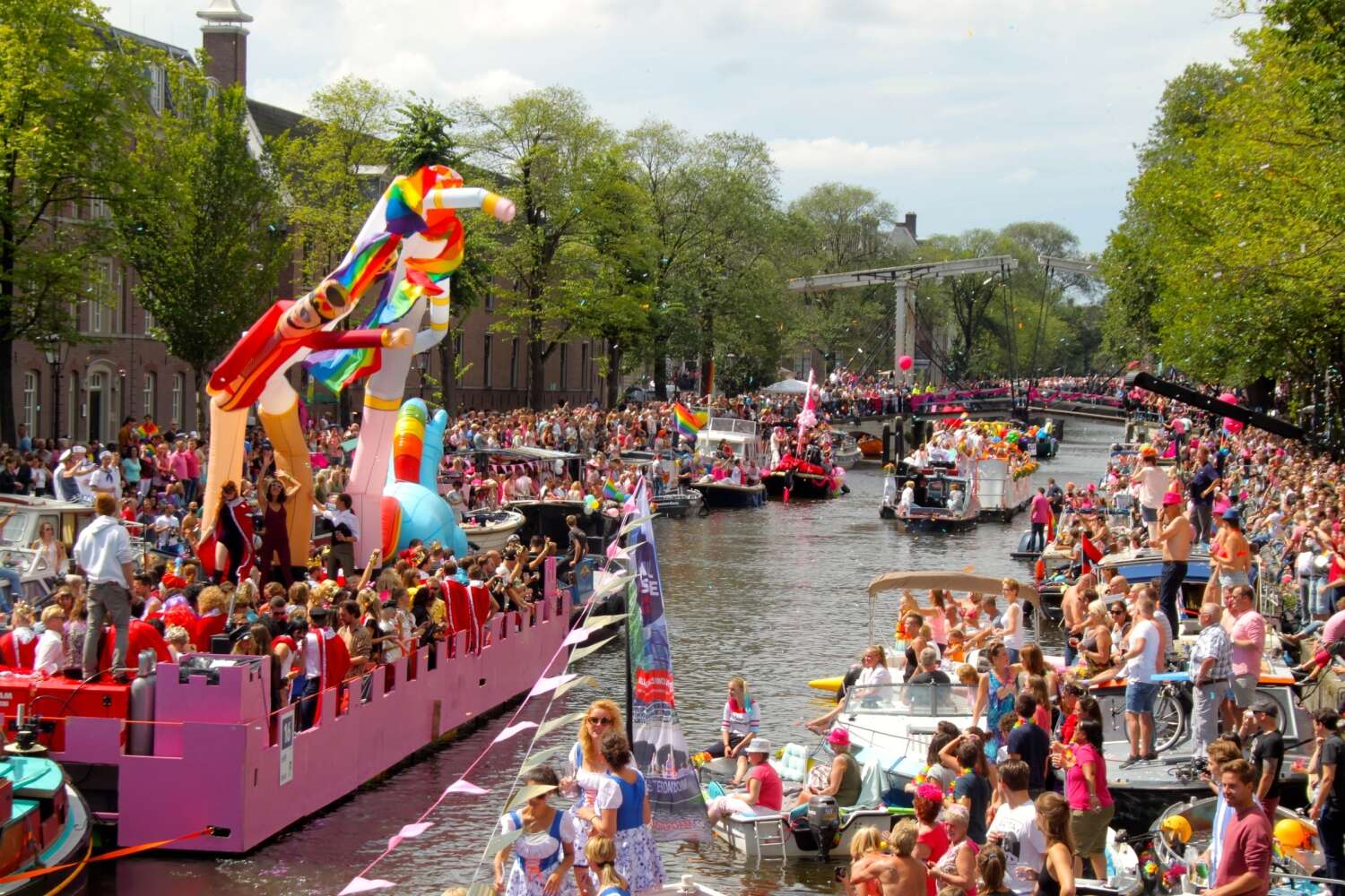 Amsterdam Pride tips before attending the holiday Travellizy