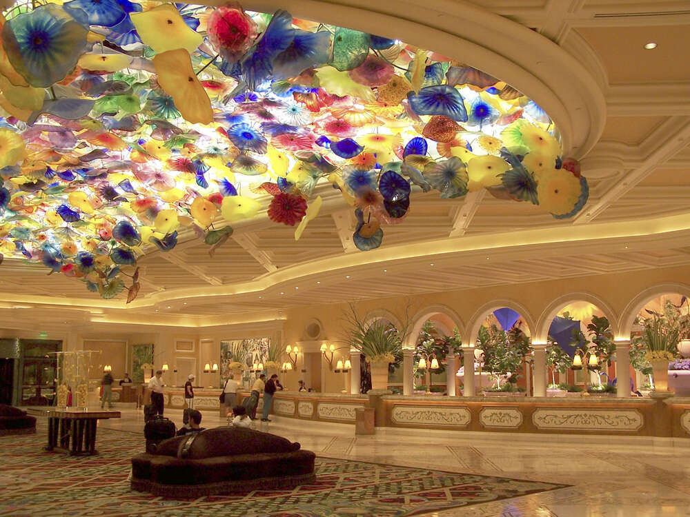 Потолок отеля Bellagio в Лас-Вегасе, который создан Дейлом Чихули 