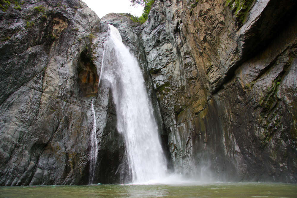 Salto Jimenoa Uno waterfall