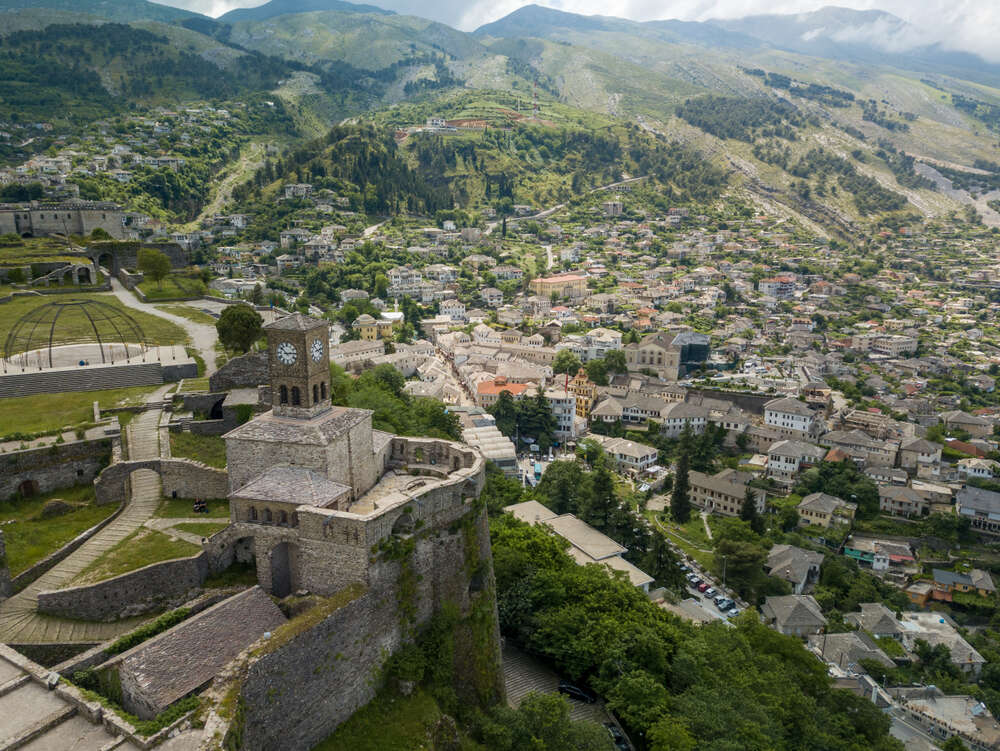 Гирокастра — древний город Албании. Куда поехать в бархатный сезон? 
