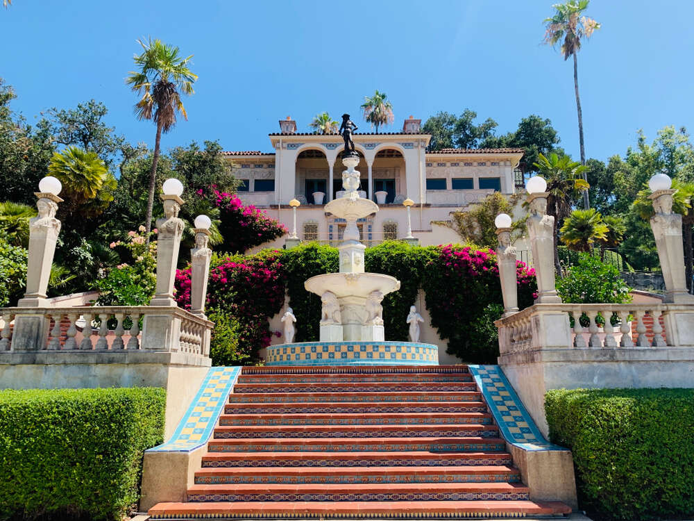 Hearst Castle 🏰: Contradictions and Secrets of the Billionaire's Estate ...