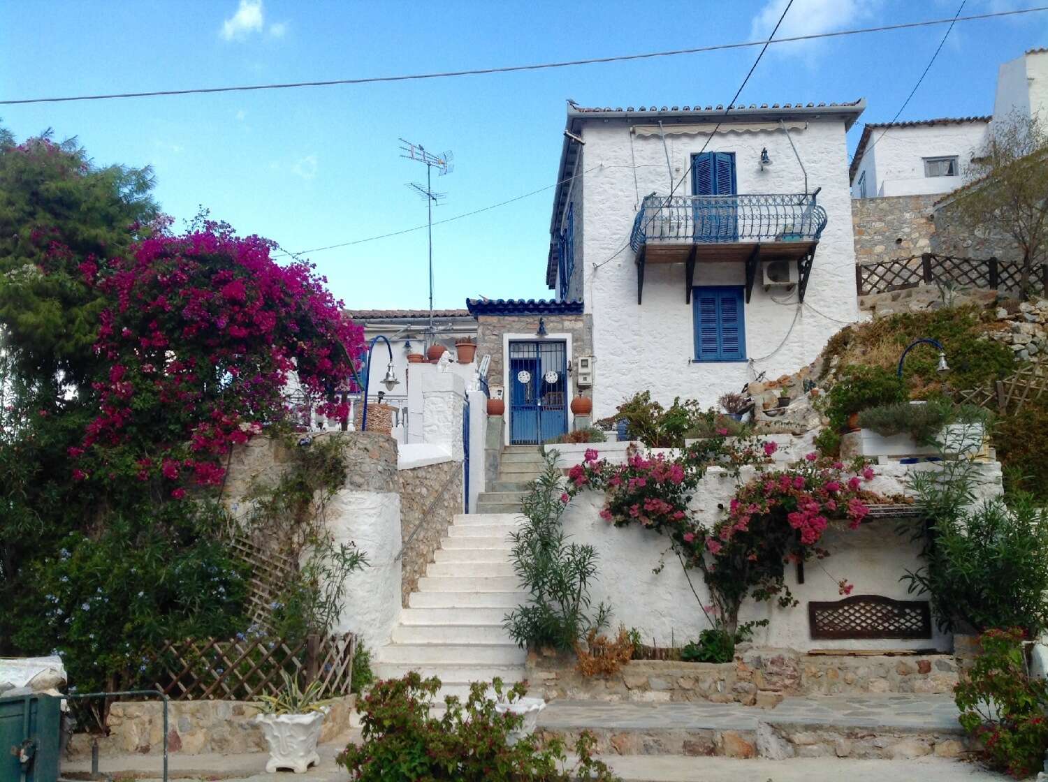 Greek Hydra. What to do at the foot of Eros