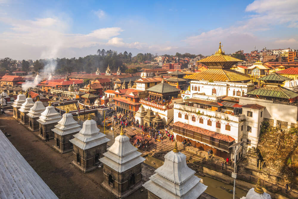 Staub und Fahnen: Was in Kathmandu, der Hauptstadt Nepals, zu sehen ist