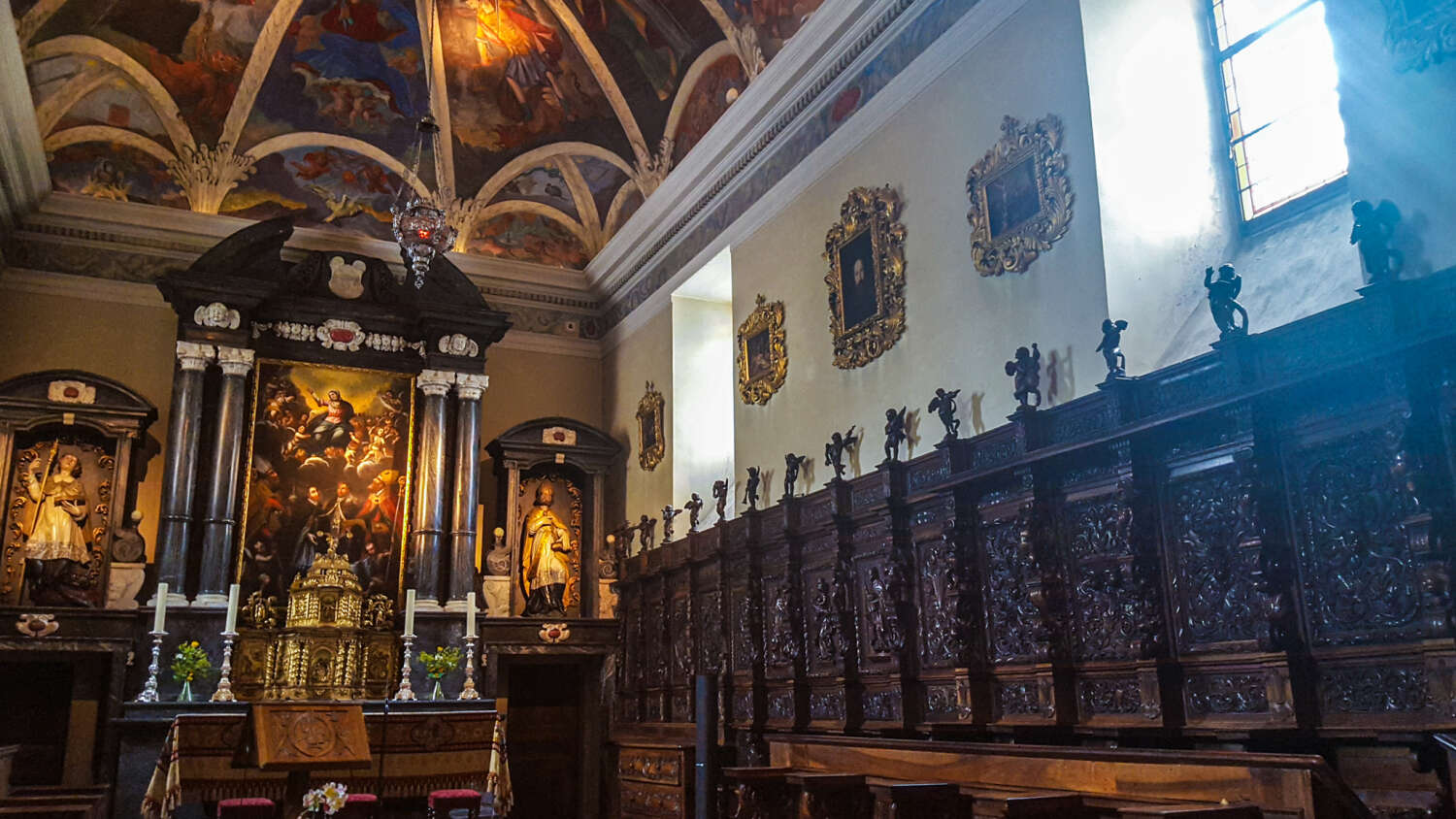 Монастырь св. Бернара — самая высокогорная церковь Европы.