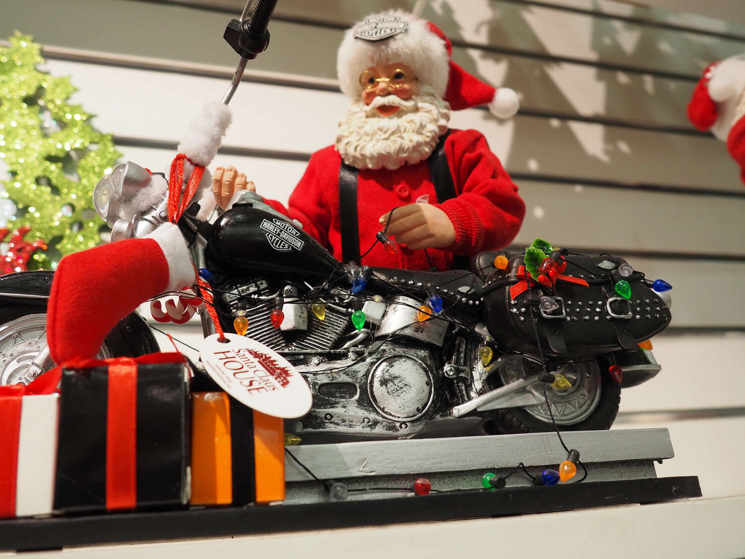 Санта Клаус на Harley Davidson