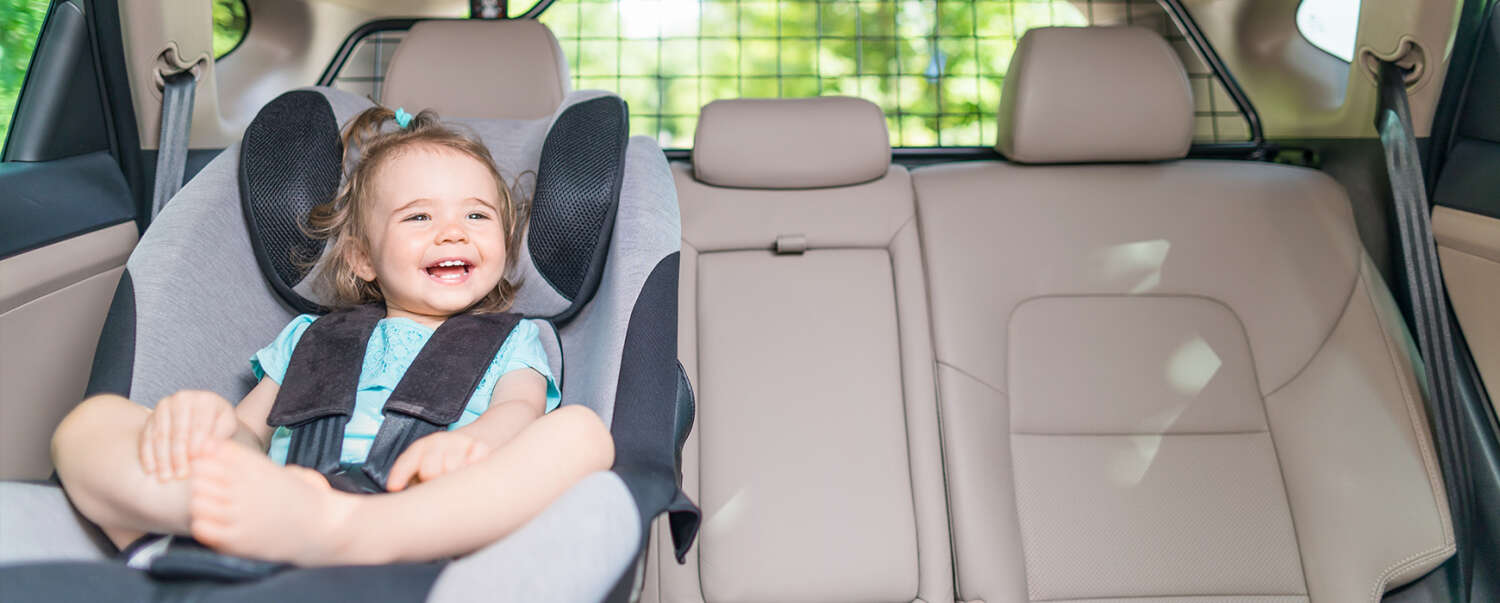 Sieben super Tipps für die Urlaubsreise im Auto mit Baby.