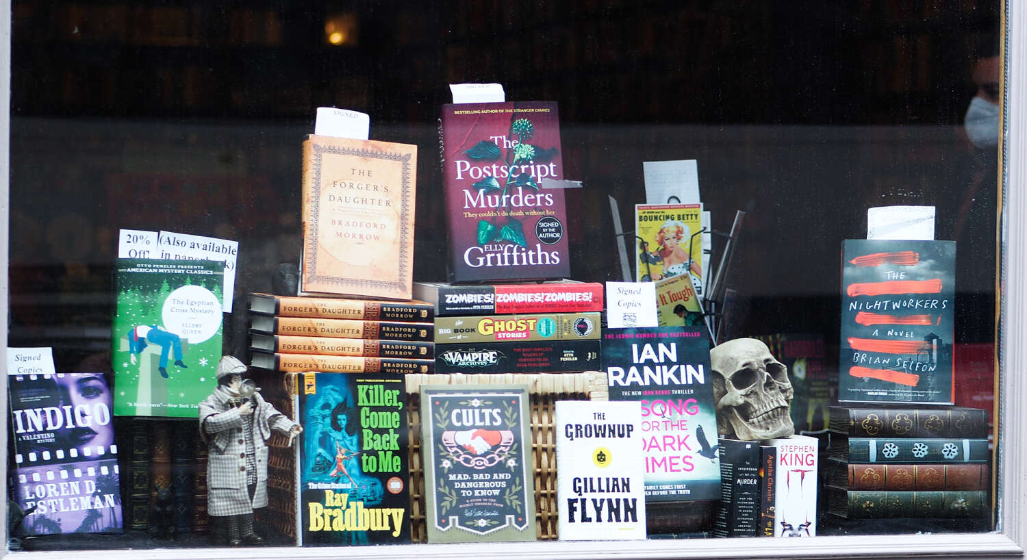 Загадочный книжный магазин в Нью-Йорке, США 