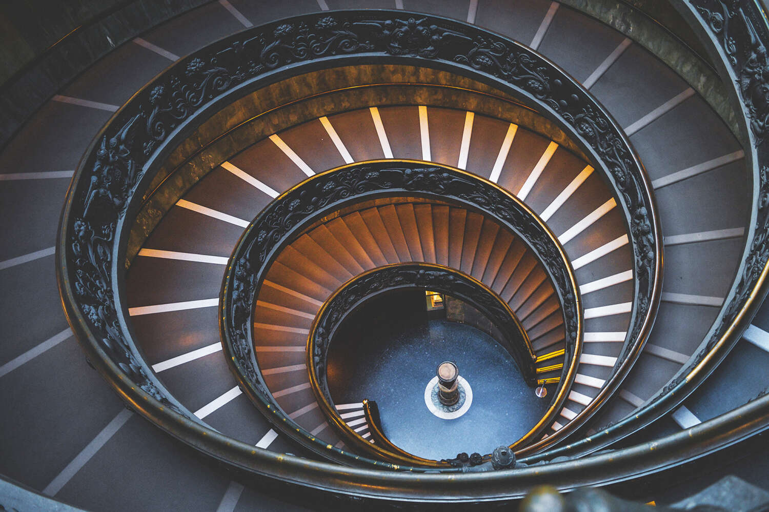 Знаменитая винтовая лестница Ватикана