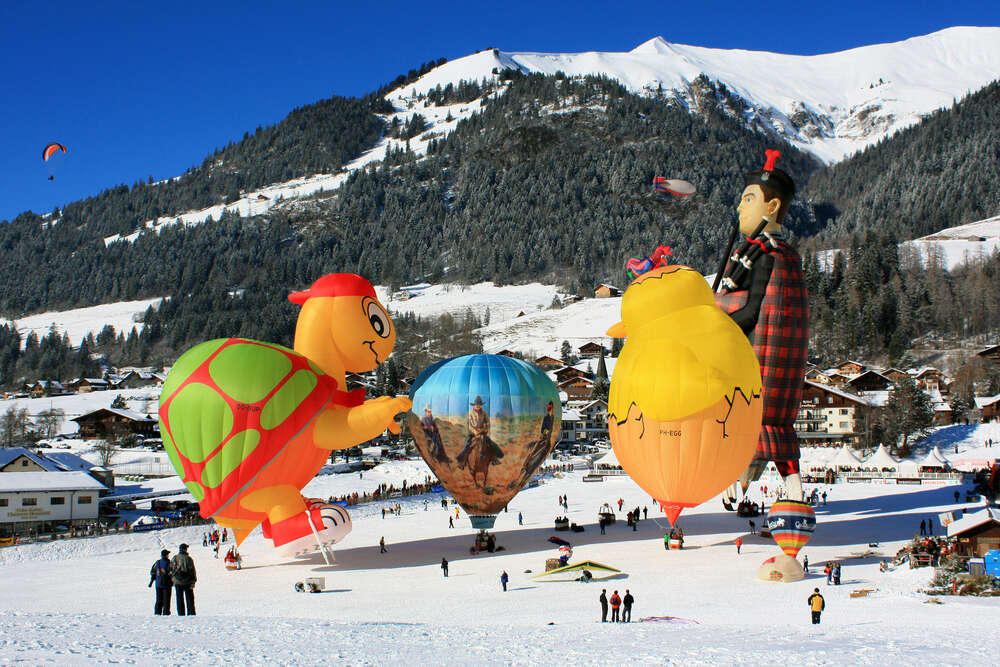 Зимний фестиваль в горах Швейцарии 