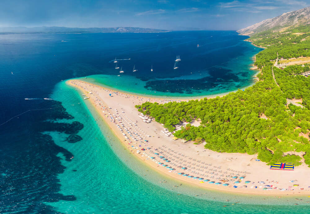 Пляж Золотой Рог на острове Брач в Хорватии